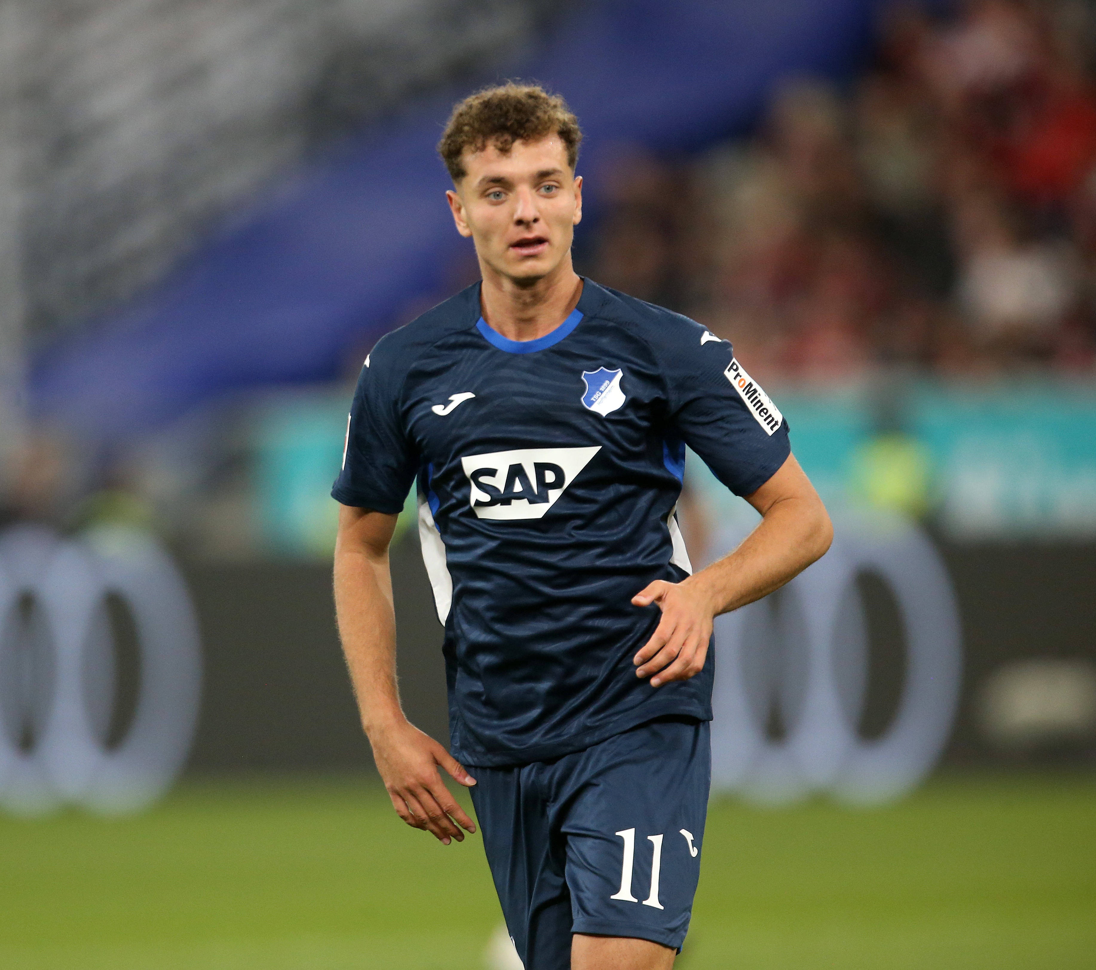 模拟器-每体：巴萨关注霍芬海姆前锋阿斯拉尼，球员也优先考虑加盟巴萨